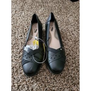 New Edition Slip Resistant Shoes Size 10